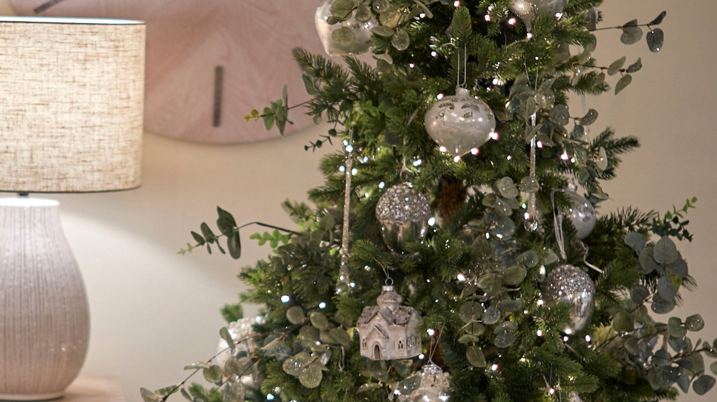 How to Decorate a Truly Stunning Christmas Tree - Angela Reed