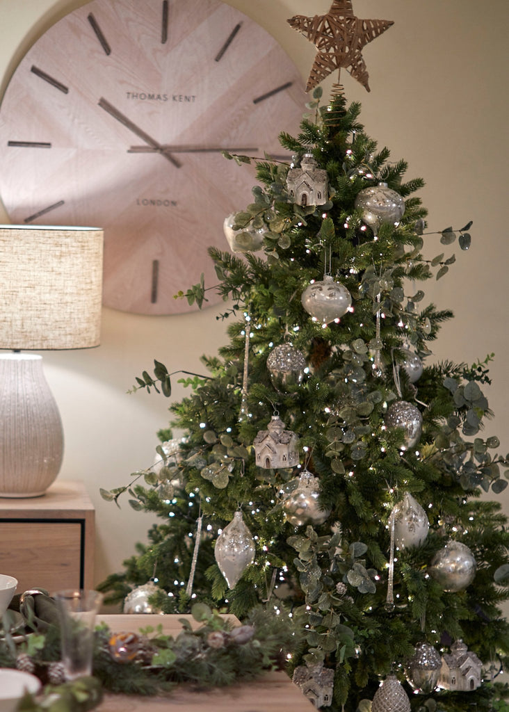 How to Decorate a Truly Stunning Christmas Tree - Angela Reed