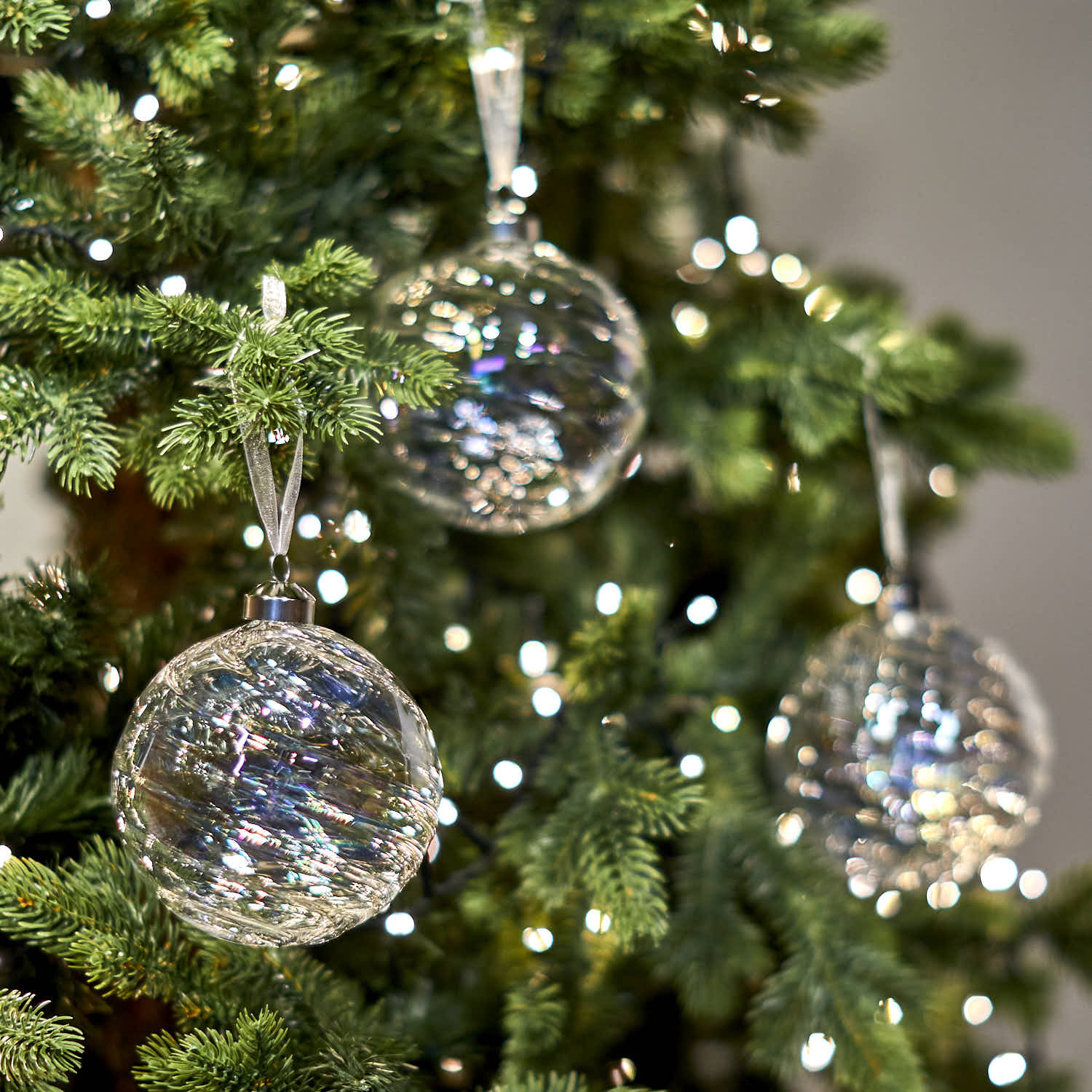 Clear Glass Ribbed Bauble, Large