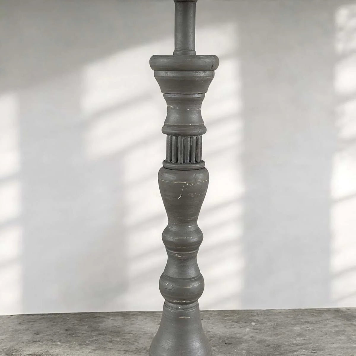 Garaffe table lamp with natural shade