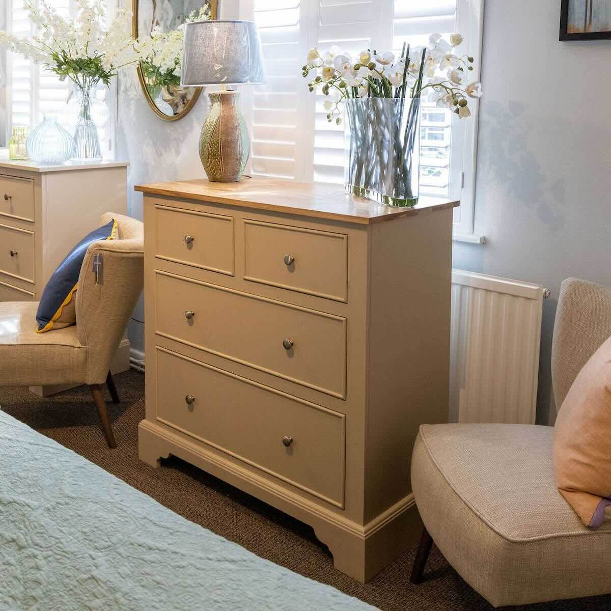 Marlow 2 Over 2 Chest Painted Top / Ivory,Painted Top / Joas White,Painted Top / Oxford Stone,Painted Top / Pidgeon,Painted Top / Stifkey Blue,Oak Top / Ivory,Oak Top / Joas White,Oak Top / Oxford Stone,Oak Top / Pidgeon,Oak Top / Stifkey Blue