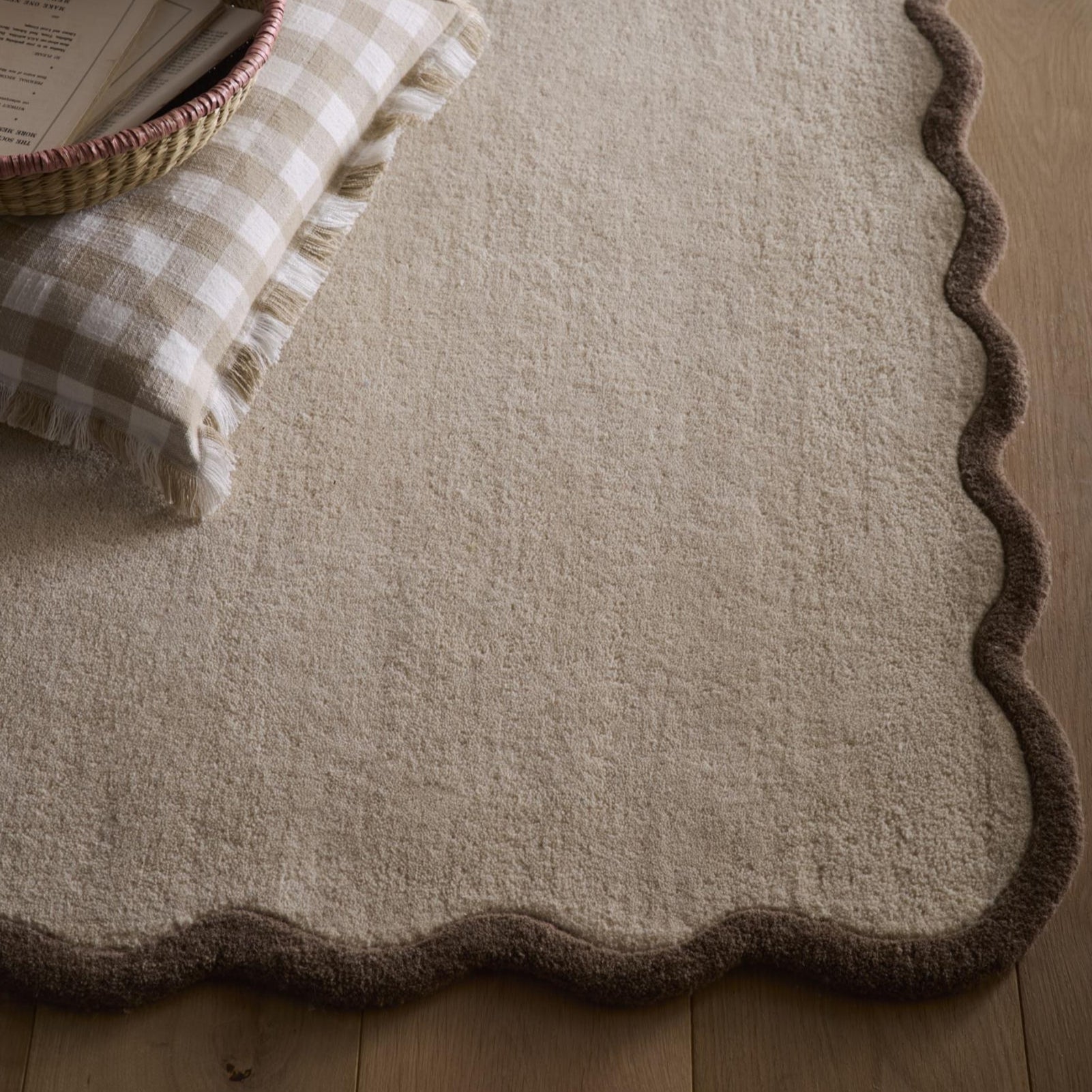 Origins Scalloped Elsie Rug, Natural/Brown 120 x 170cm,160 x 230cm,200 x 300cm