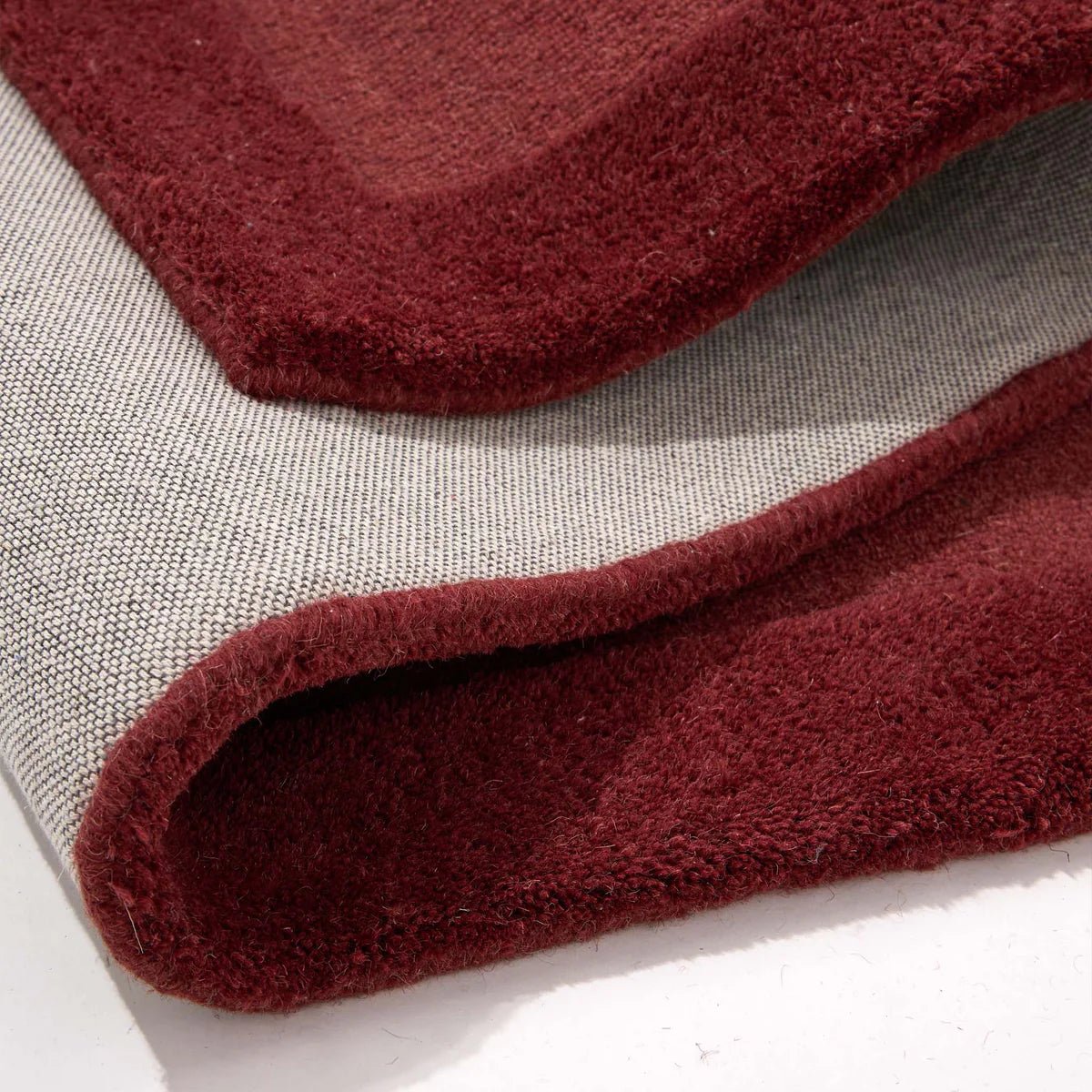 Origins Stacked Border, Wine Red 120 x 170cm,160 x 230cm,200 x 290cm