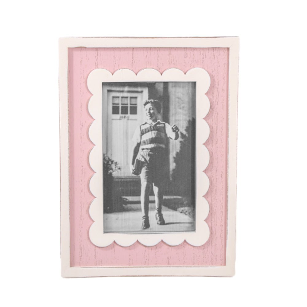 Pink Scalloped Photo Frame