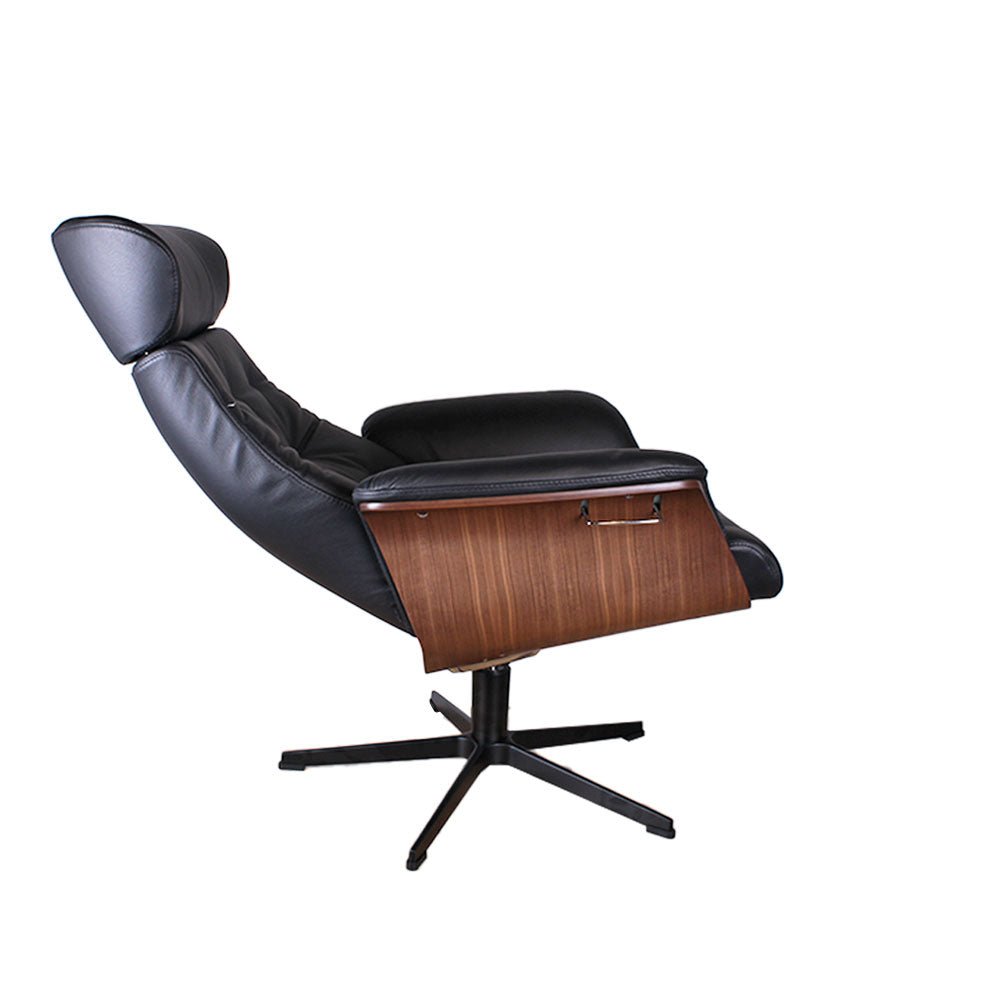 Timeout Button Stitch Reclining Chair in Leather Fantasy Cement / Oak Stained Oak / Aluminium,Fantasy Cement / Oak Stained Oak / Black,Fantasy Cement / Black Stained Oak / Aluminium,Fantasy Cement / Black Stained Oak / Black,Fantasy Cement / Walnut Stained Oak / Aluminium,Fantasy Cement / Walnut Stained Oak / Black,Fantasy Cement / Untreated Oak / Aluminium,Fantasy Cement / Untreated Oak / Black,Fantasy Congnac / Oak Stained Oak / Aluminium,Fantasy Congnac / Oak Stained Oak / Black,Fantasy Congnac / Black S