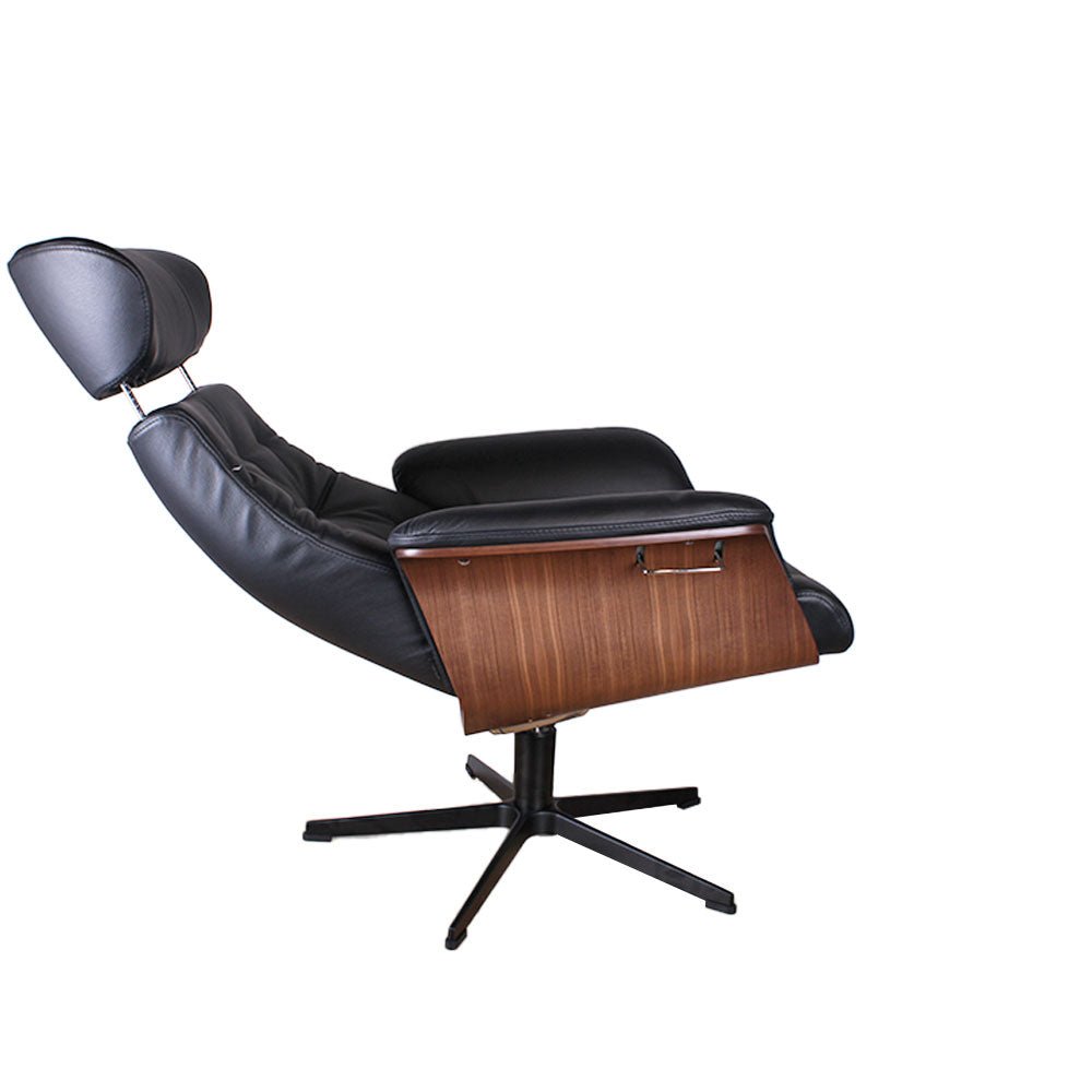 Timeout Button Stitch Reclining Chair in Leather Fantasy Cement / Oak Stained Oak / Aluminium,Fantasy Cement / Oak Stained Oak / Black,Fantasy Cement / Black Stained Oak / Aluminium,Fantasy Cement / Black Stained Oak / Black,Fantasy Cement / Walnut Stained Oak / Aluminium,Fantasy Cement / Walnut Stained Oak / Black,Fantasy Cement / Untreated Oak / Aluminium,Fantasy Cement / Untreated Oak / Black,Fantasy Congnac / Oak Stained Oak / Aluminium,Fantasy Congnac / Oak Stained Oak / Black,Fantasy Congnac / Black S