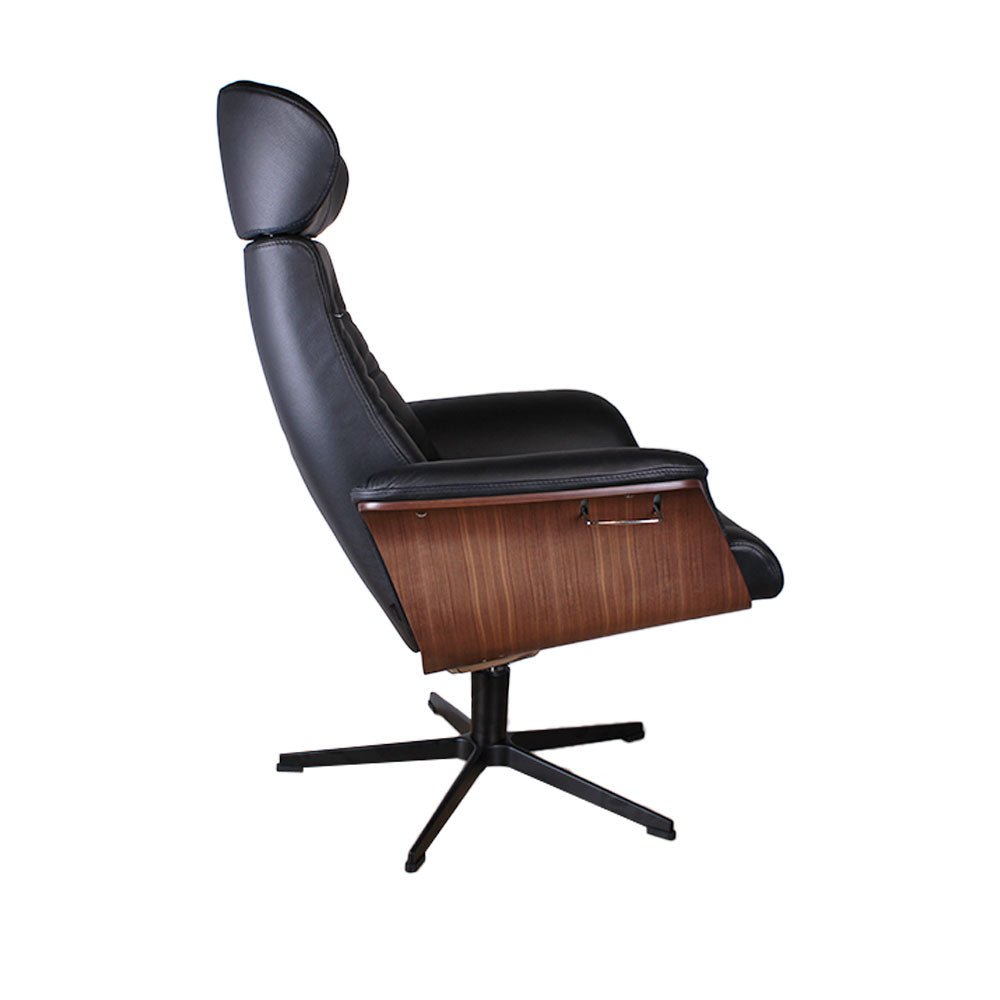 Timeout Button Stitch Reclining Chair in Leather Fantasy Cement / Oak Stained Oak / Aluminium,Fantasy Cement / Oak Stained Oak / Black,Fantasy Cement / Black Stained Oak / Aluminium,Fantasy Cement / Black Stained Oak / Black,Fantasy Cement / Walnut Stained Oak / Aluminium,Fantasy Cement / Walnut Stained Oak / Black,Fantasy Cement / Untreated Oak / Aluminium,Fantasy Cement / Untreated Oak / Black,Fantasy Congnac / Oak Stained Oak / Aluminium,Fantasy Congnac / Oak Stained Oak / Black,Fantasy Congnac / Black S