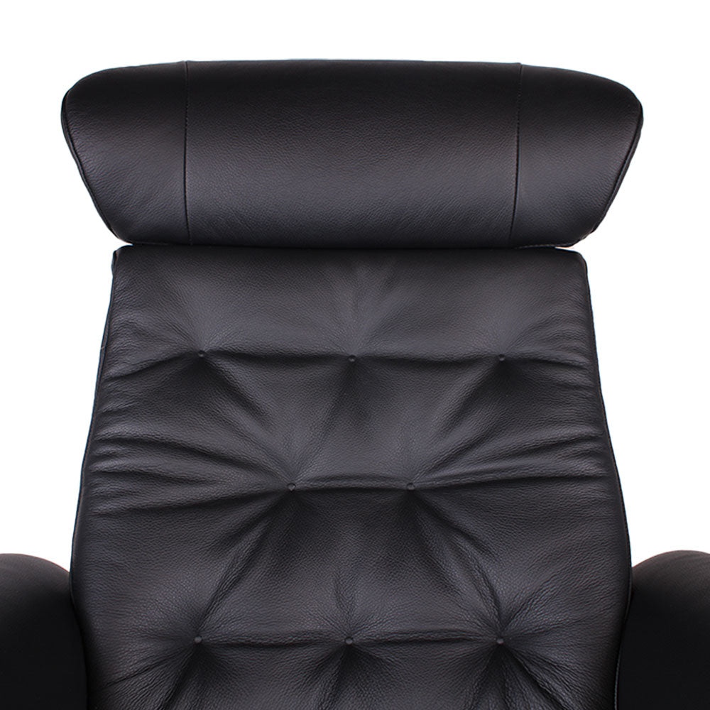 Timeout Button Stitch Reclining Chair in Leather Fantasy Cement / Oak Stained Oak / Aluminium,Fantasy Cement / Oak Stained Oak / Black,Fantasy Cement / Black Stained Oak / Aluminium,Fantasy Cement / Black Stained Oak / Black,Fantasy Cement / Walnut Stained Oak / Aluminium,Fantasy Cement / Walnut Stained Oak / Black,Fantasy Cement / Untreated Oak / Aluminium,Fantasy Cement / Untreated Oak / Black,Fantasy Congnac / Oak Stained Oak / Aluminium,Fantasy Congnac / Oak Stained Oak / Black,Fantasy Congnac / Black S