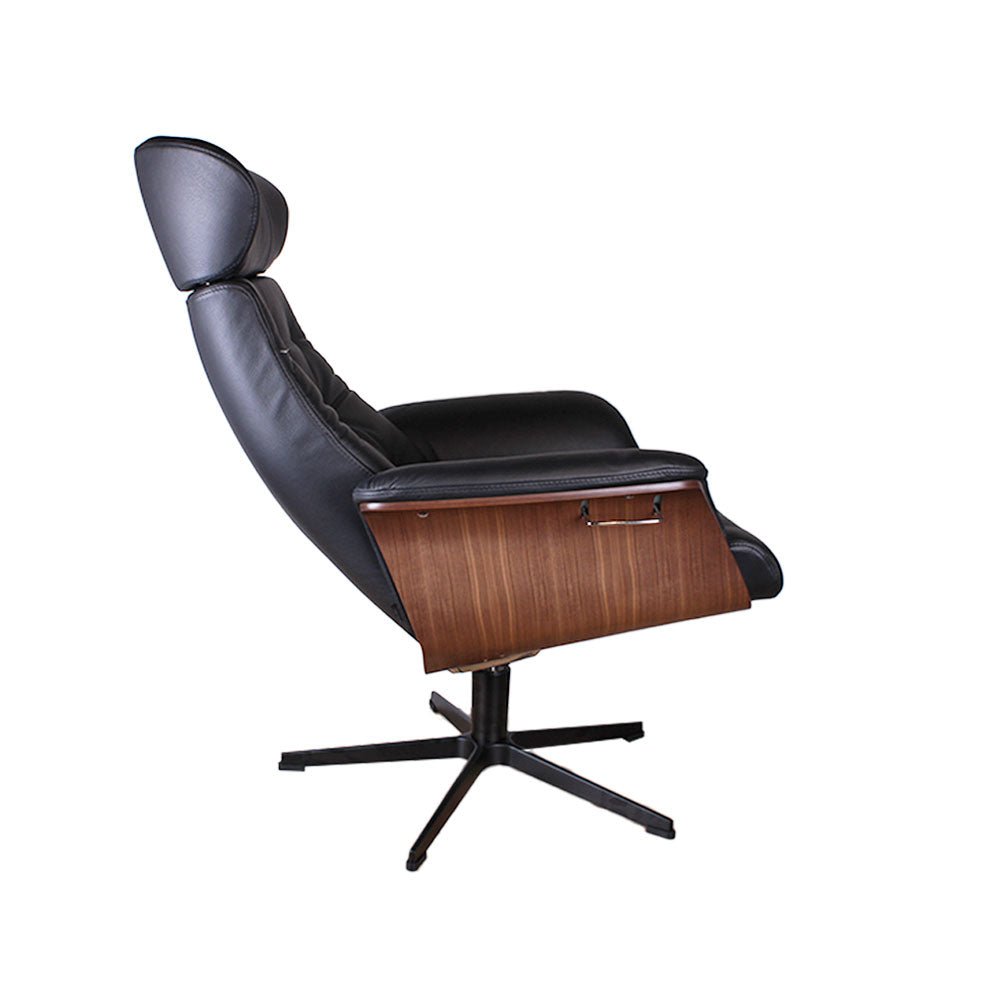 Timeout Button Stitch Reclining Chair in Leather Fantasy Cement / Oak Stained Oak / Aluminium,Fantasy Cement / Oak Stained Oak / Black,Fantasy Cement / Black Stained Oak / Aluminium,Fantasy Cement / Black Stained Oak / Black,Fantasy Cement / Walnut Stained Oak / Aluminium,Fantasy Cement / Walnut Stained Oak / Black,Fantasy Cement / Untreated Oak / Aluminium,Fantasy Cement / Untreated Oak / Black,Fantasy Congnac / Oak Stained Oak / Aluminium,Fantasy Congnac / Oak Stained Oak / Black,Fantasy Congnac / Black S