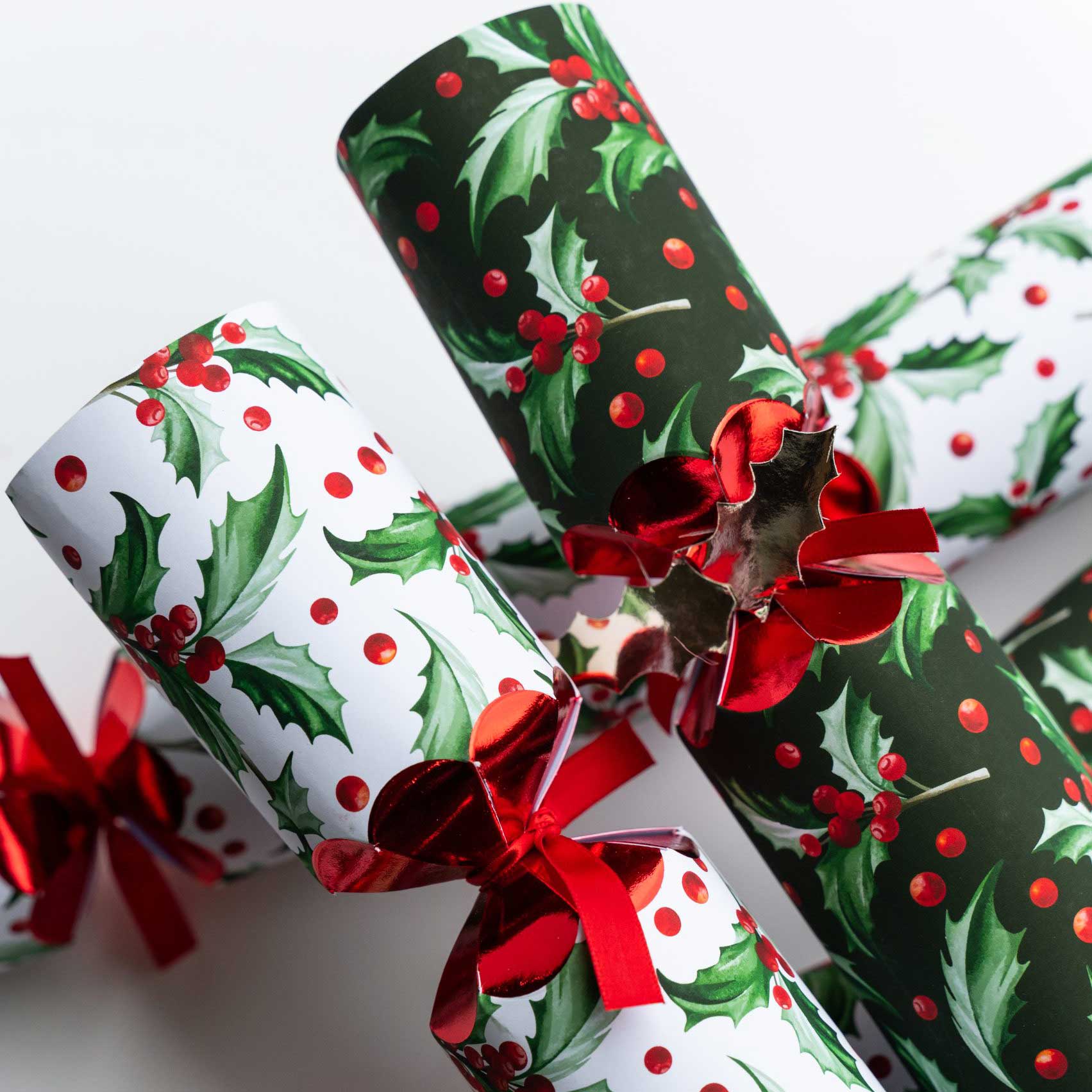 Deluxe Holly Christmas Crackers, Pack of 6