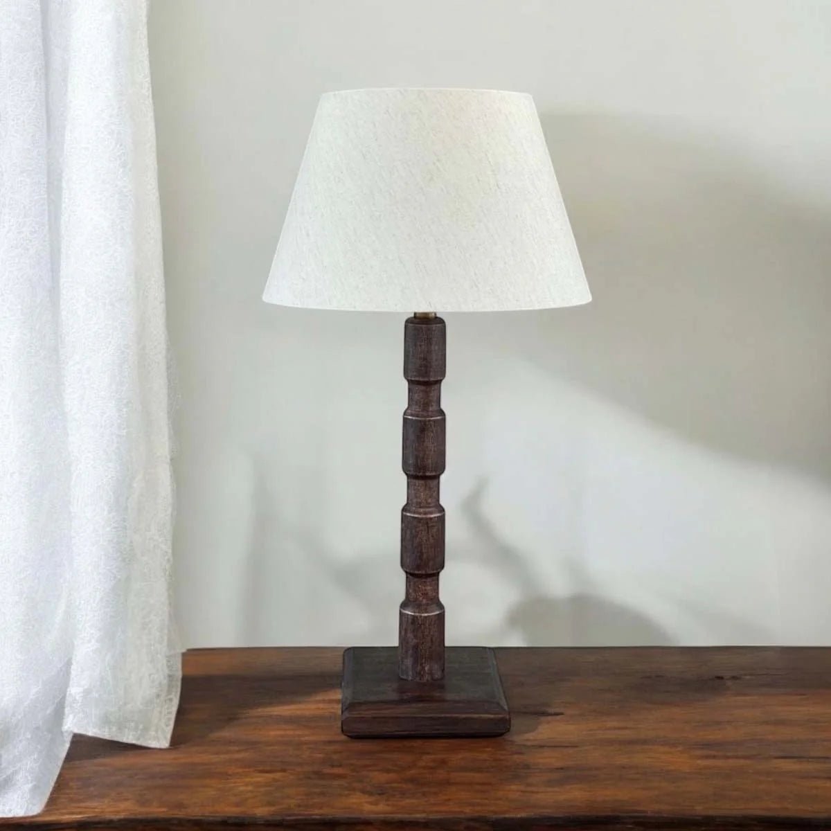 Gustav table lamp with natural shade