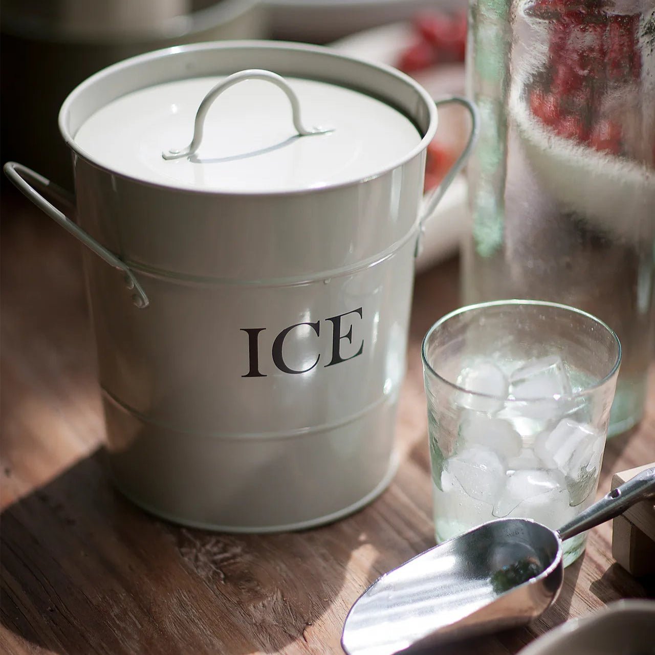 Ice Bucket, Chalk