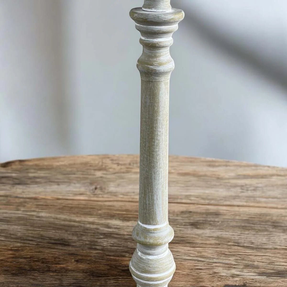 Natural classic base lamp with natural shade