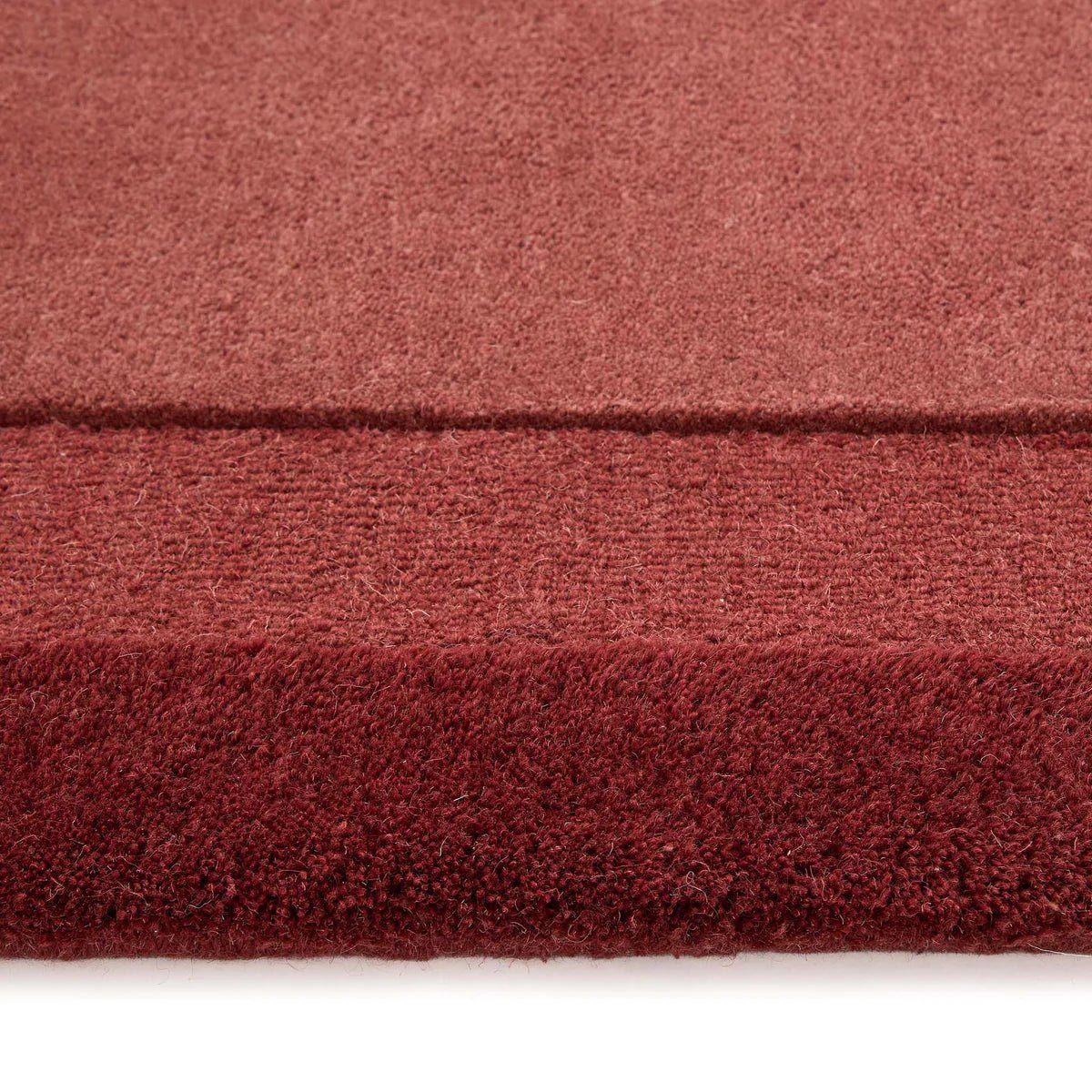 Origins Stacked Border, Wine Red 120 x 170cm,160 x 230cm,200 x 290cm