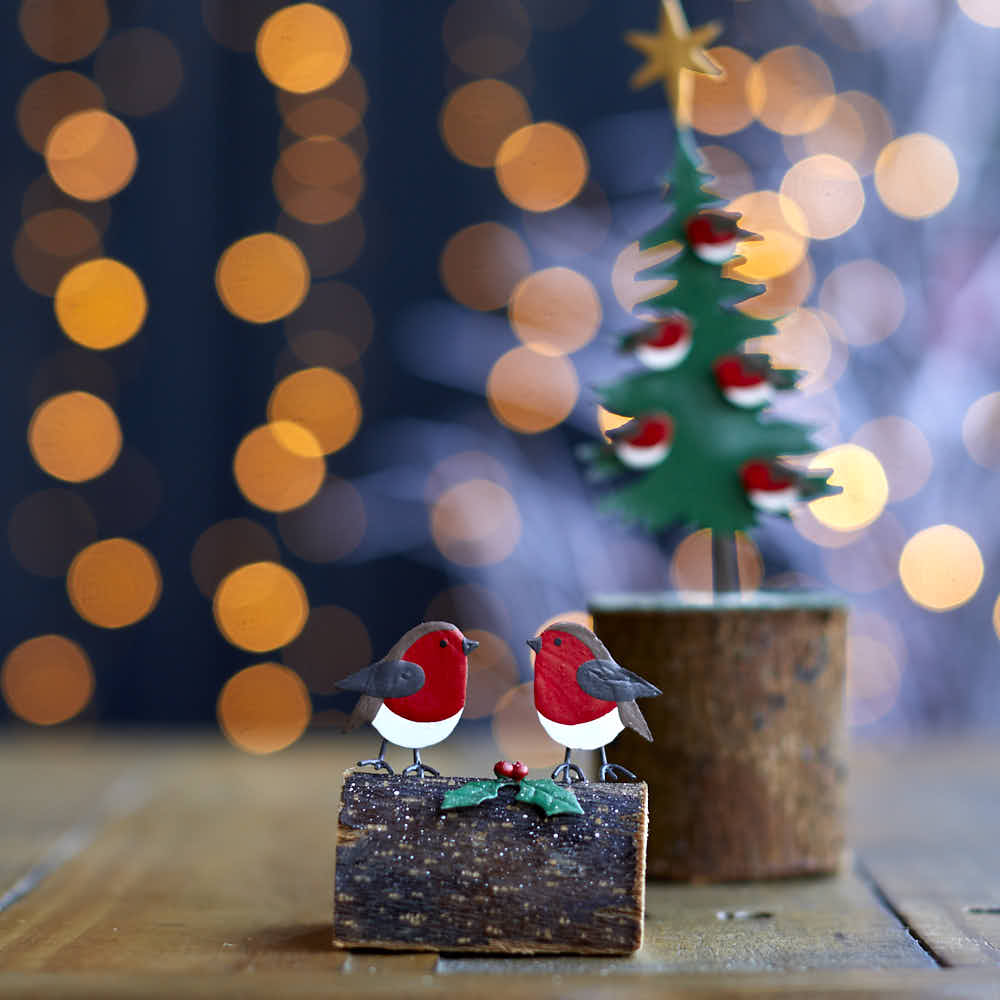 Robins on a Yule Log
